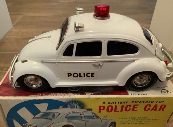Alps Volkswagen Beetle Police Car 1972 Plasticmodel with Frictiondrive in original box (5288)